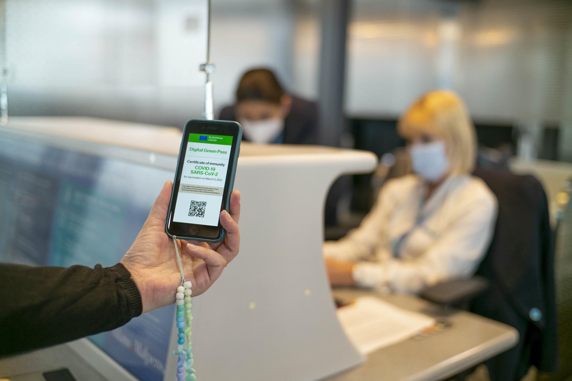 Green pass obbligatorio, entra in vigore quello sul lavoro
