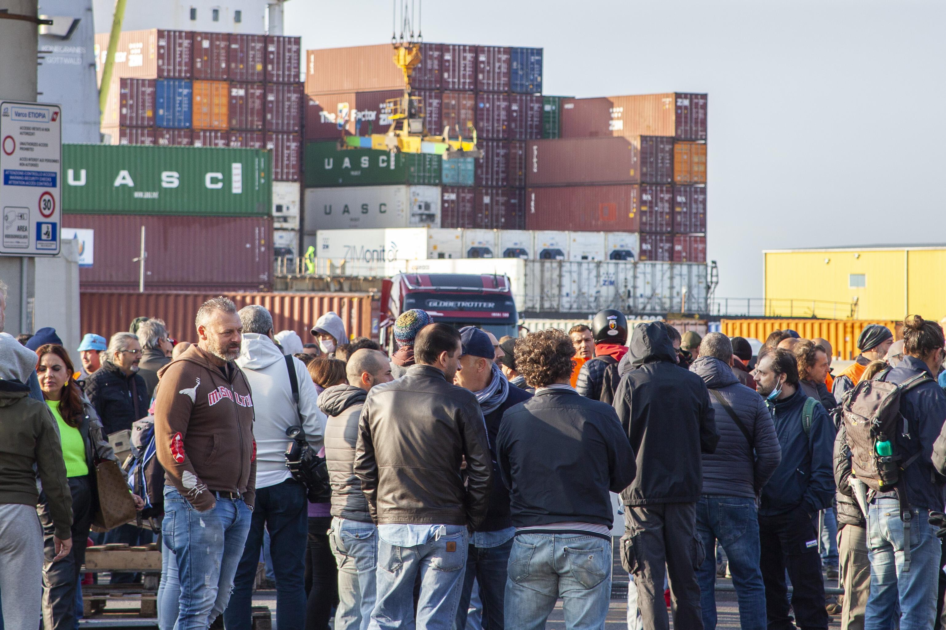 Green pass obbligatorio lavoro, proteste in tutta Italia