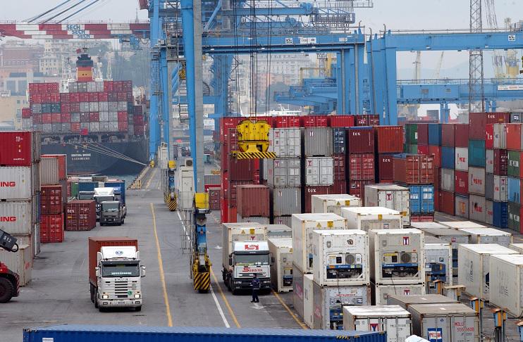 Green pass obbligatorio, portuali e camionisti: "Così Italia si blocca"