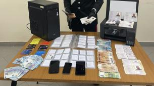 Green pass rubati e soldi falsi, arrestato 26enne nel napoletano