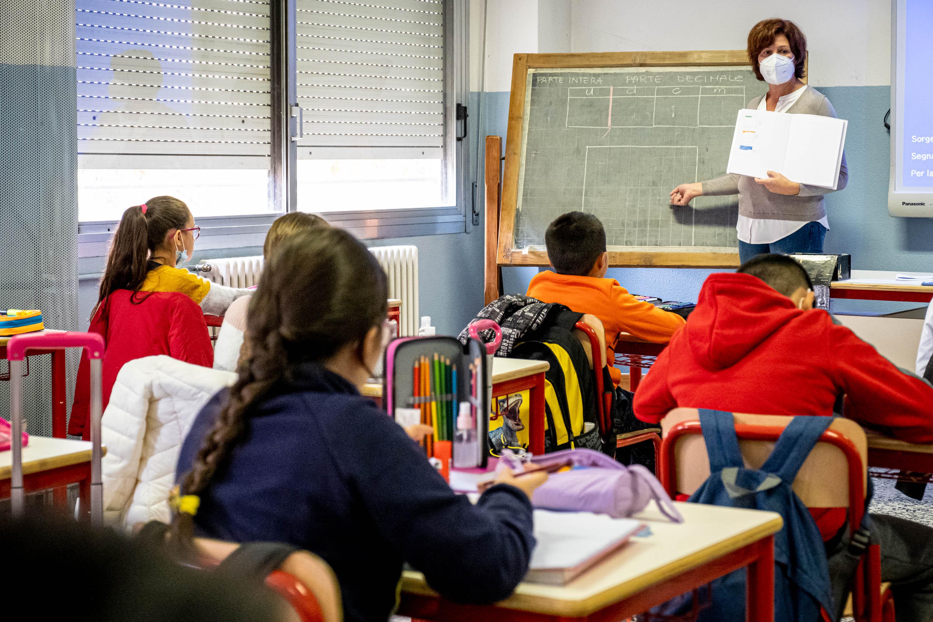 Green Pass scuola, Andreoni: "Obbligo docenti unica soluzione"