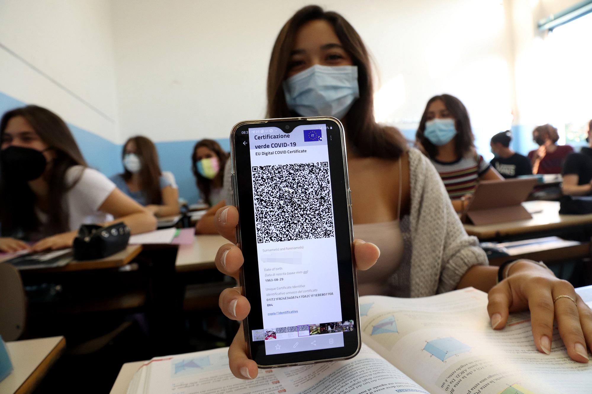 Green Pass scuola, Miozzo: "Estenderlo anche agli studenti over 12"