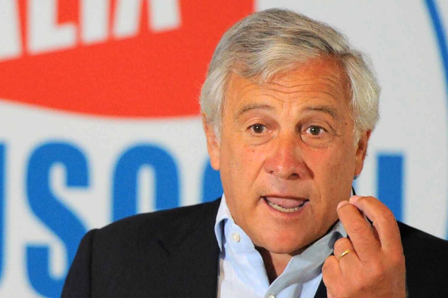 Green pass, Tajani minacciato da No vax
