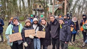 Greta Thunberg con attivisti a Lutzerath: "Lignite lasciatela sottoterra"