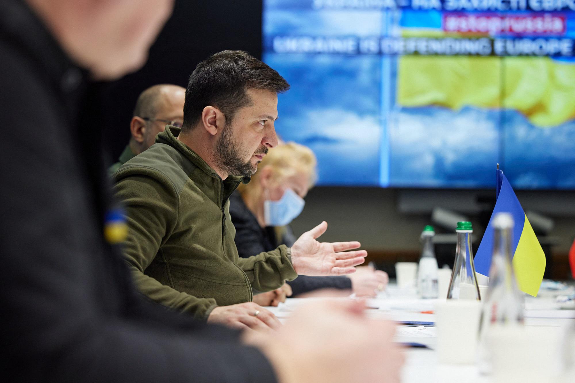 Guerra Ucraina, appello di Zelensky: "Mondo scenda in piazza"