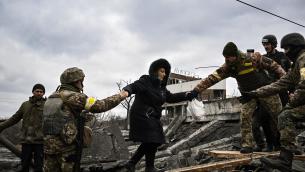 Guerra Ucraina, "corridoi umanitari verso Russia": rabbia Kiev