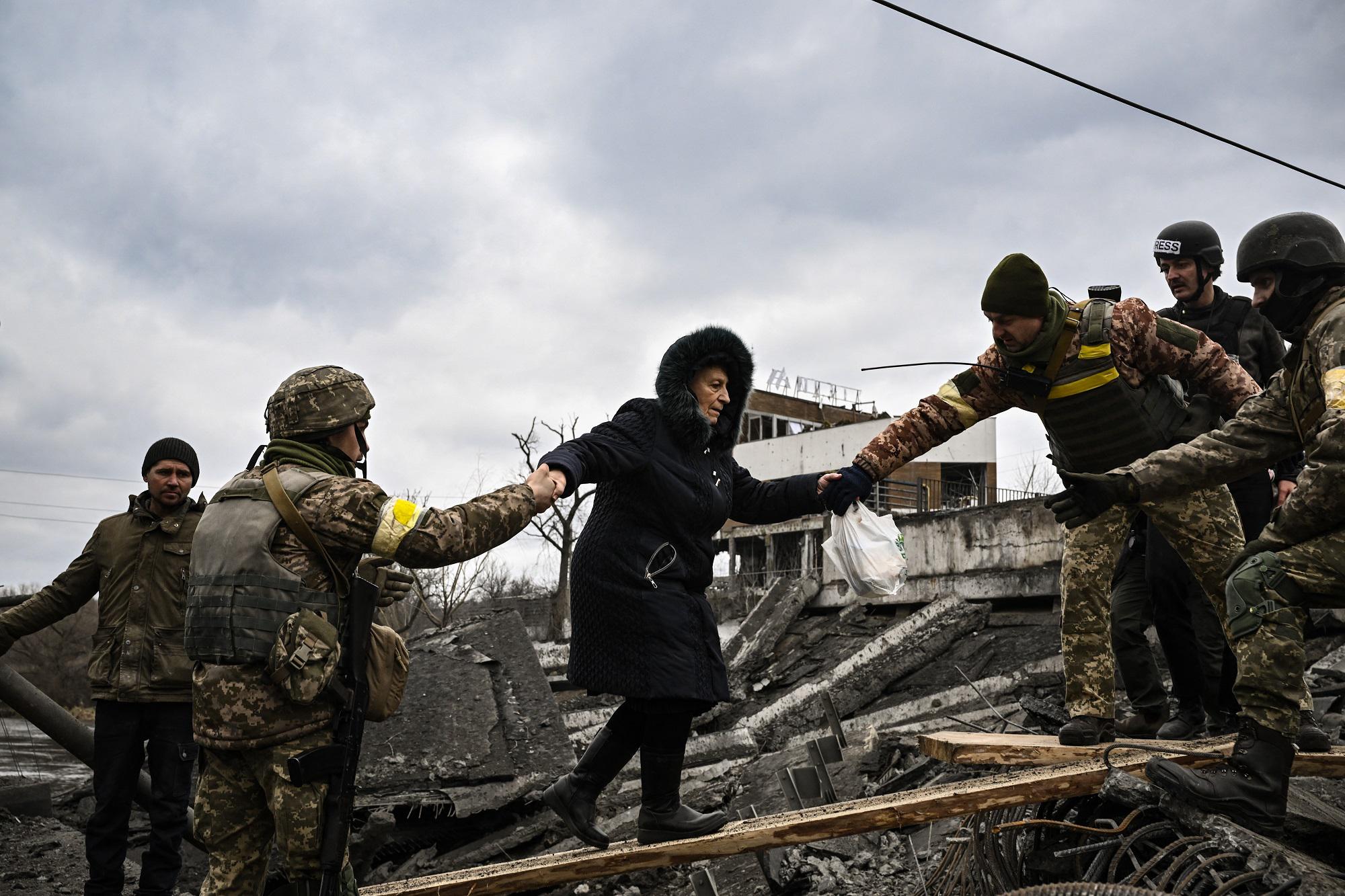 Guerra Ucraina, "corridoi umanitari verso Russia": rabbia Kiev