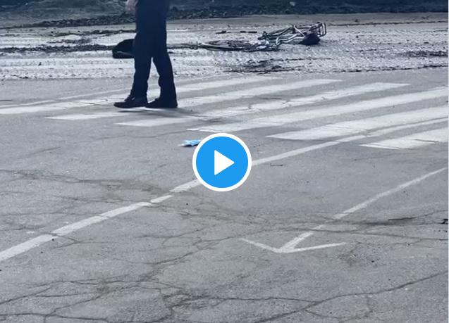 Guerra Ucraina-Russia, civili in ginocchio davanti al tank - Video