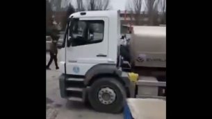 Guerra Ucraina-Russia, Mariupol assediata: in fila per acqua - Video