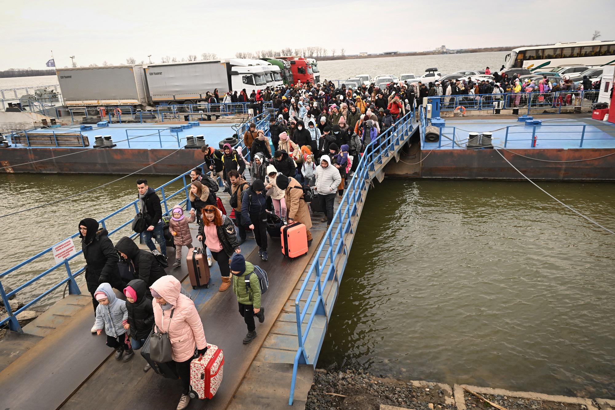 Guerra Ucraina-Russia, migliaia di profughi fuggiti nei Paesi vicini