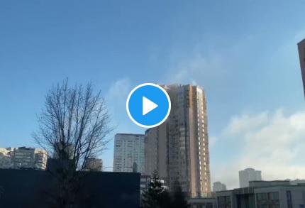 Guerra Ucraina-Russia, missile contro palazzo Kiev - Video