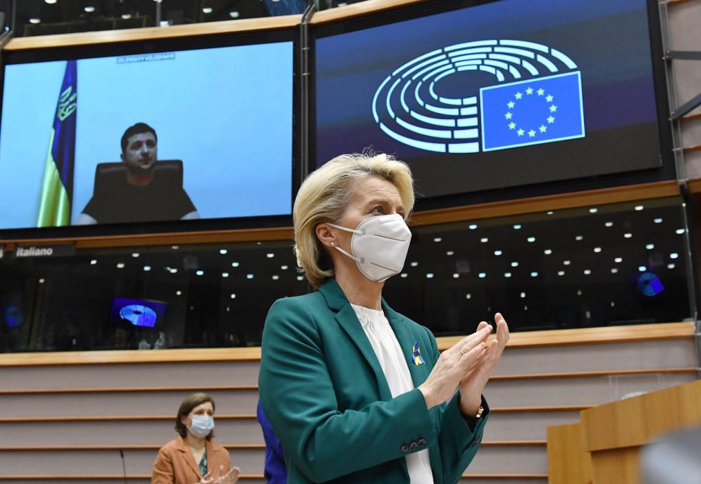 Guerra Ucraina-Russia, Zelensky a Ue: "Non ci abbandonate"