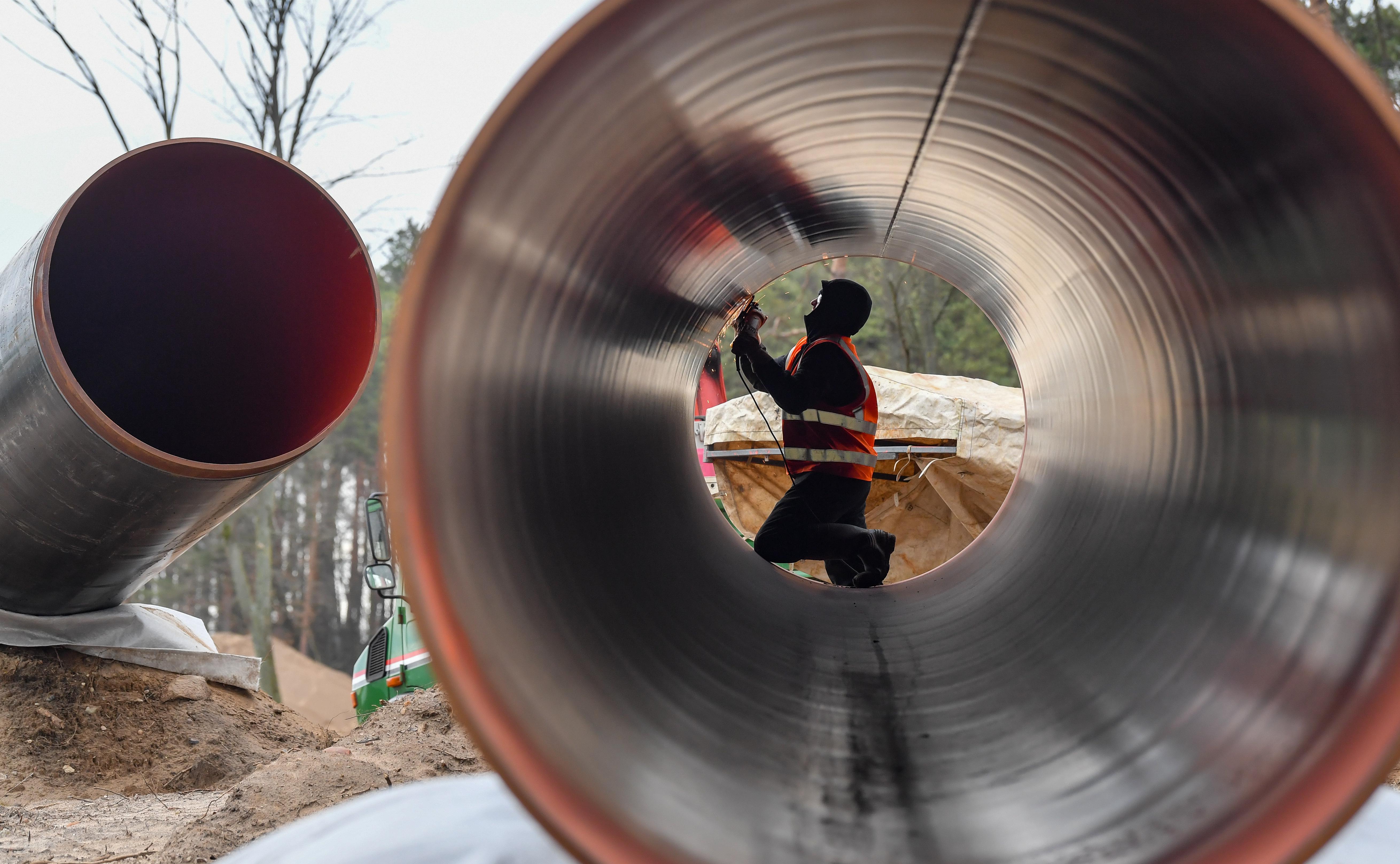 Guerra Ucraina, Ue inizia a staccarsi da gas Russia: arriva Gnl Usa