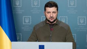 Guerra Ucraina, Zelensky a Nato: "Russia usa bombe al fosforo, dateci armi"
