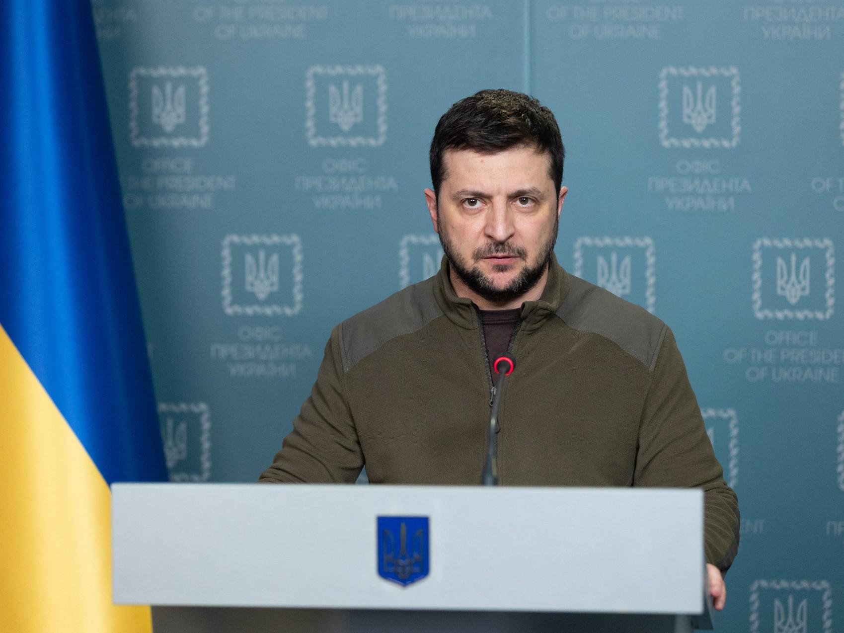 Guerra Ucraina, Zelensky a Nato: "Russia usa bombe al fosforo, dateci armi"