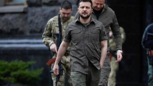 Guerra Ucraina, Zelensky: "Con Biden concordati 800 mln in armi, grato per aiuto"