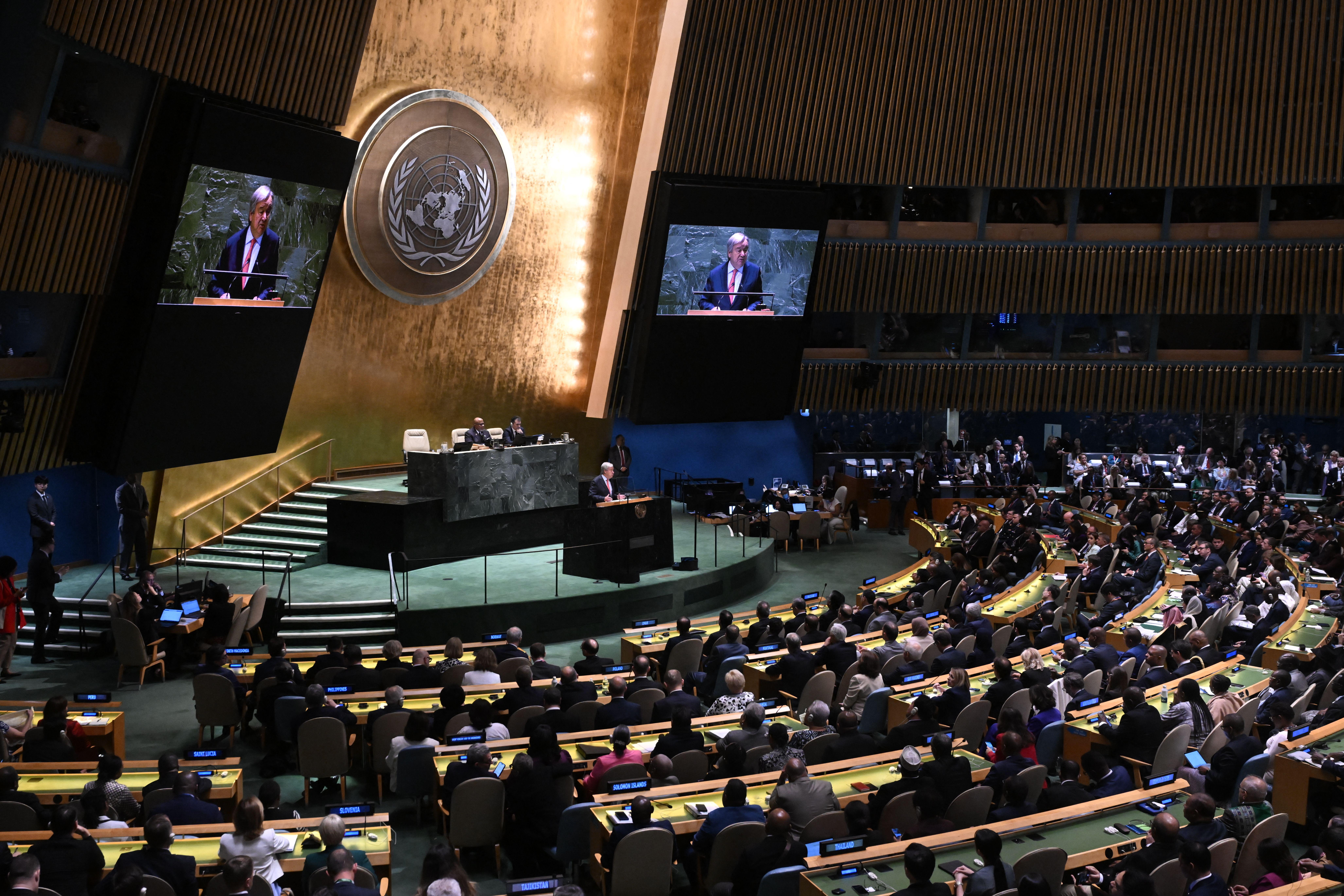 Guterres: "Democrazia in pericolo, autoritarismo avanza"