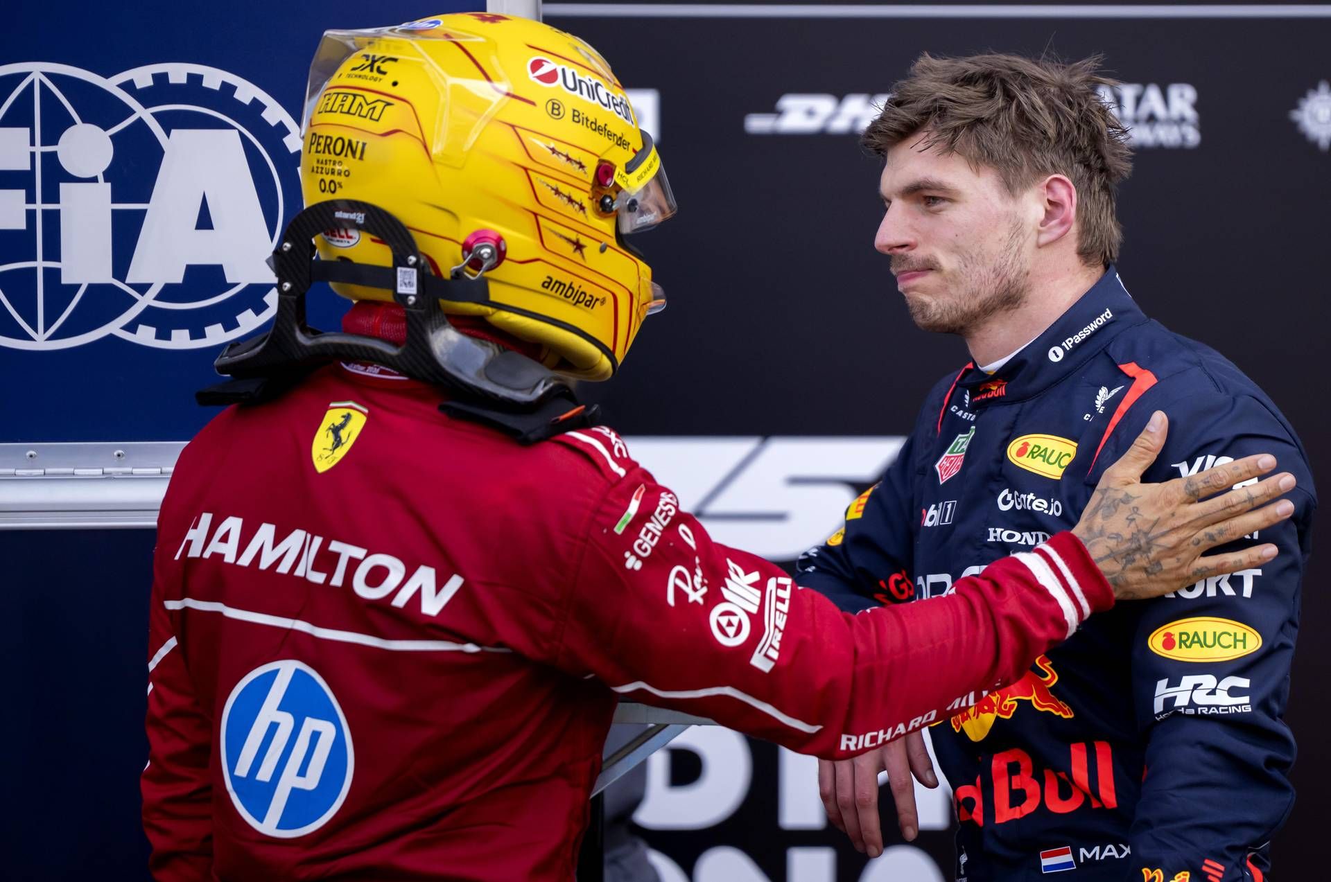 Hamilton-Verstappen, scintille a Monaco: 'impeding' dell'inglese, poi si chiariscono