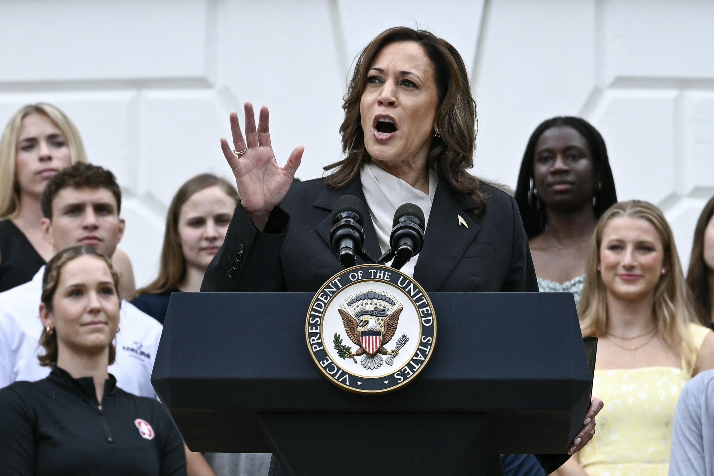 Harris ringrazia Biden: "Eredità suoi successi non ha pari nella storia moderna"