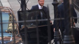 "Harry non è una vittima ma un ricco che si lamenta", la stoccata del Guardian