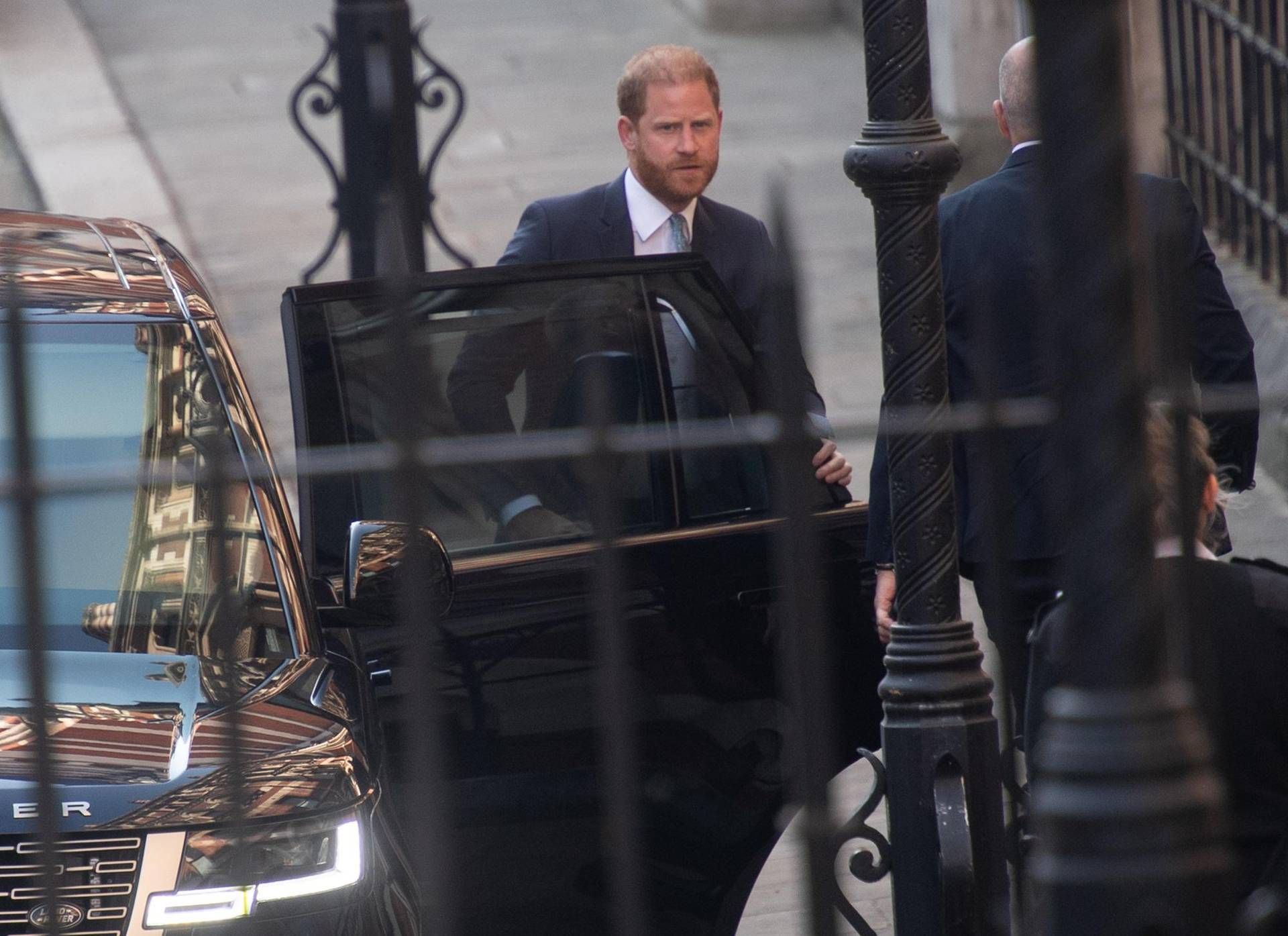 "Harry non è una vittima ma un ricco che si lamenta", la stoccata del Guardian