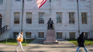 Harvard 'punita' dall'amministrazione Trump, in difesa interviene Obama