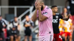 Higuain in lacrime annuncia il ritiro: "Addio al calcio"
