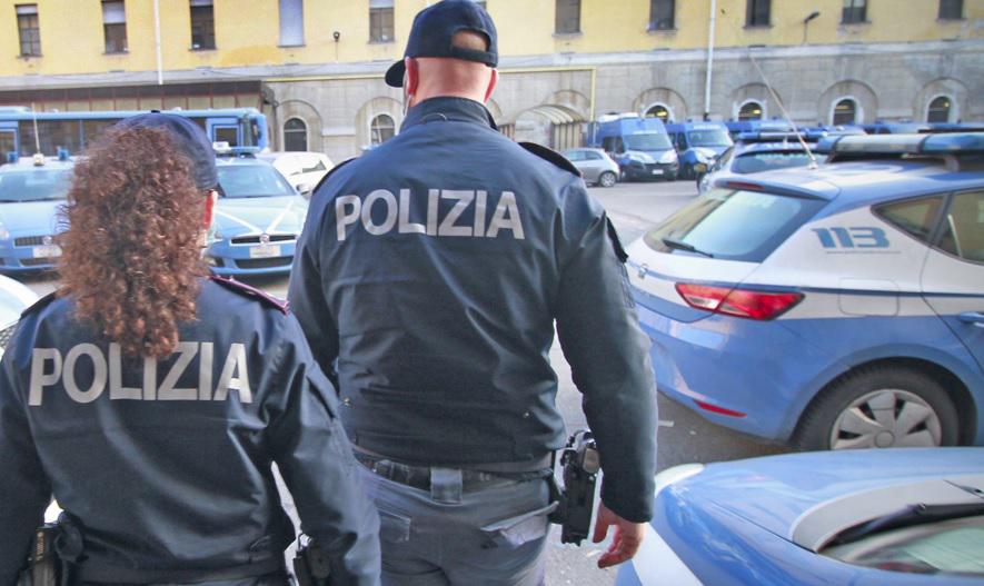 "Ho detto ora lo sfondo", le chat dei poliziotti arrestati per tortura a Verona