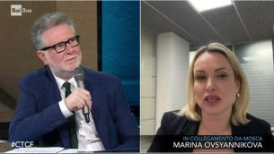"Ho paura", la giornalista russa e la protesta contro la guerra - Video