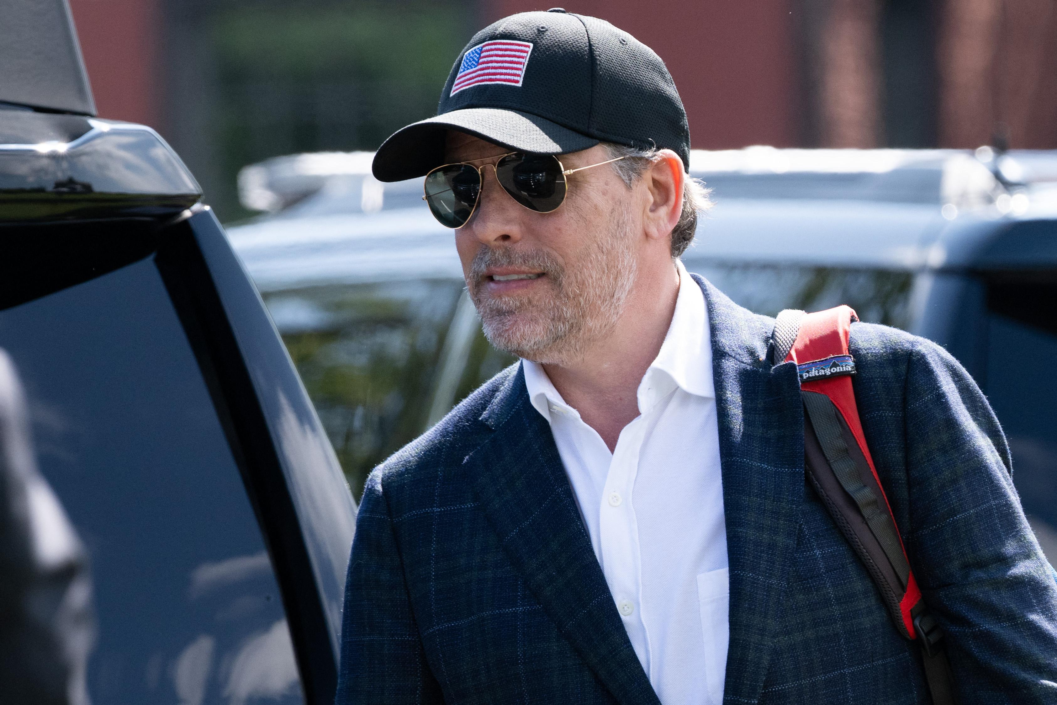 Hunter Biden incriminato per reati fiscali: "Milioni in droga e escort invece di pagare le tasse"