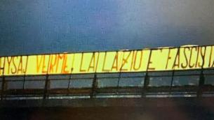 Hysaj, striscione ultras: "Verme, la Lazio è fascista"