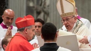 Il fratello di Becciu alla Zambrano: "Porta la registrazione del Papa, ordine di A"