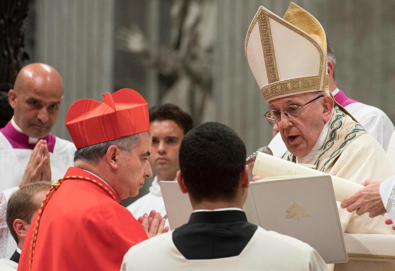 Il fratello di Becciu alla Zambrano: "Porta la registrazione del Papa, ordine di A"