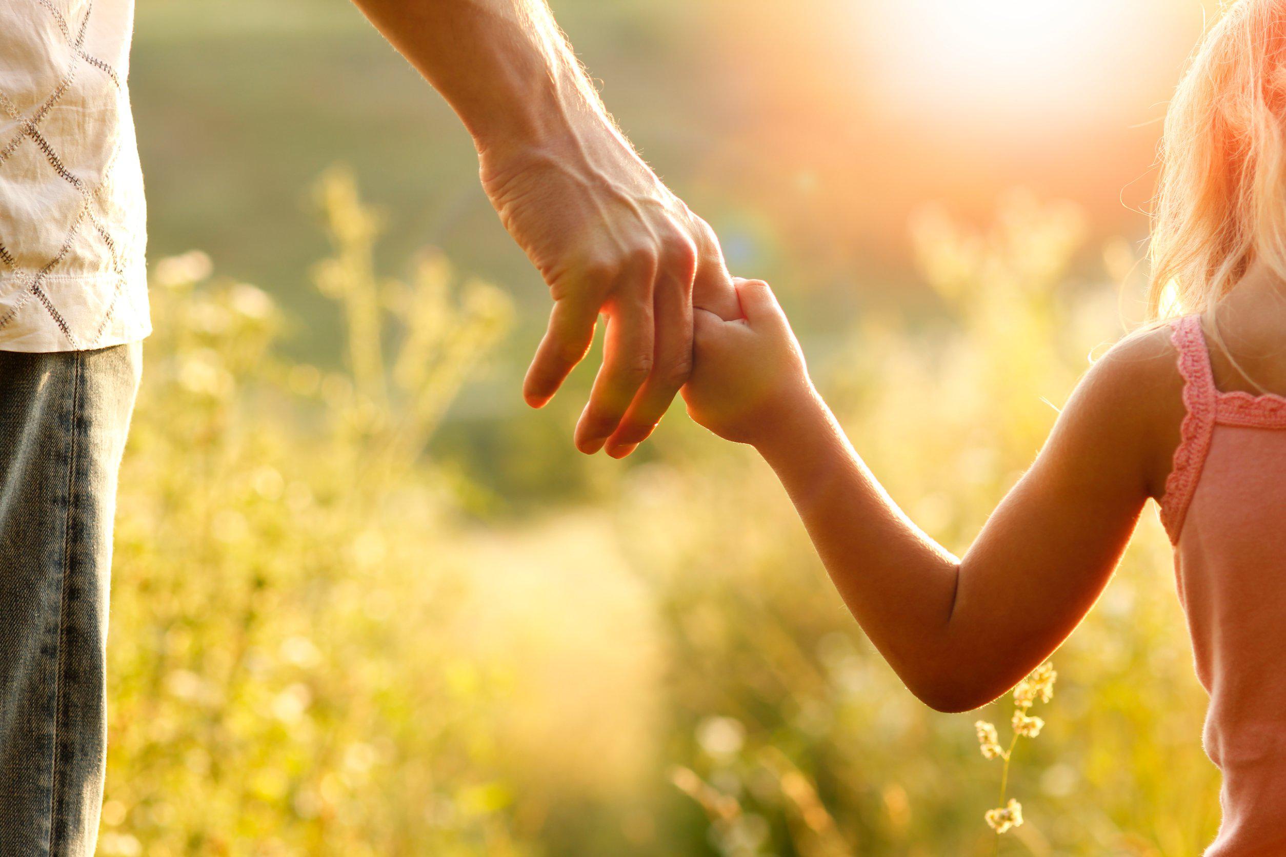 Il lavoro di padre in figlio: come sono cambiati sogni, valori e prospettive professionali
