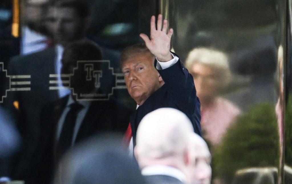 Il messaggio di Trump: "Oggi mi arrestano, giorno tragico"