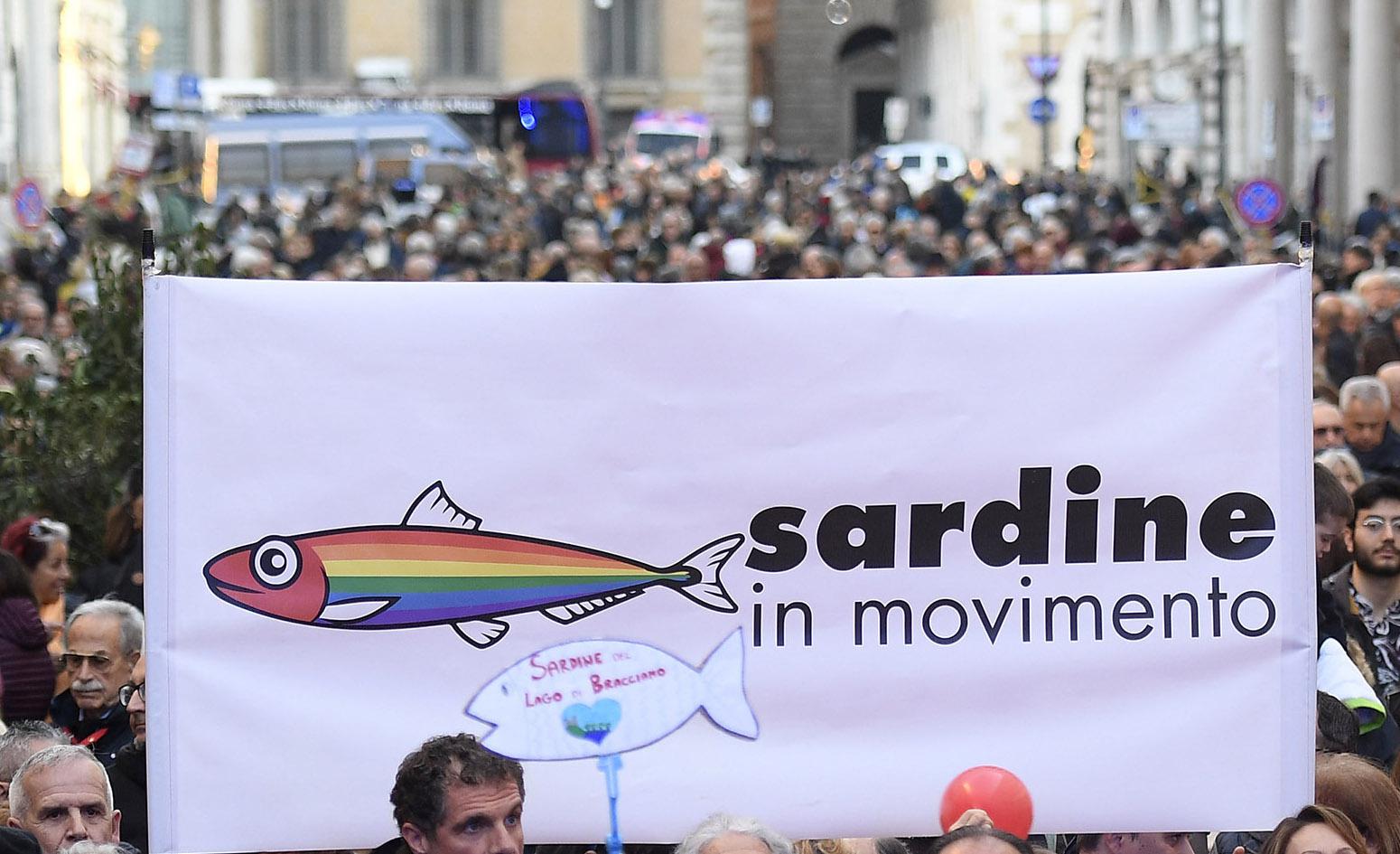 Il ritorno delle Sardine: "Candidati in diverse città, anche col Pd"