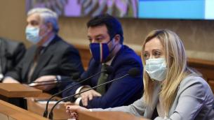 Il sondaggio: centrodestra avanti anche con Conte in campo
