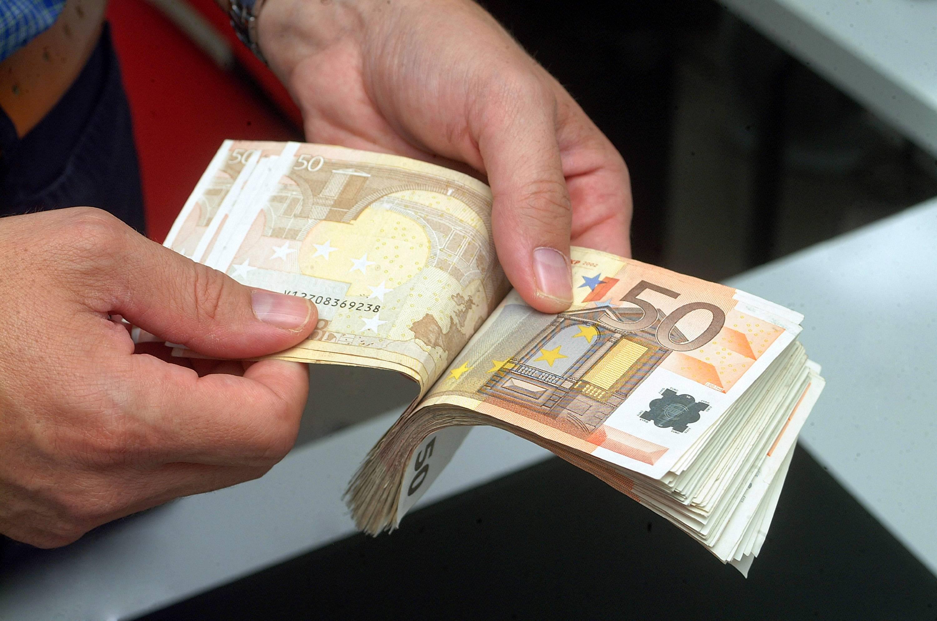 Il tetto ai contanti divide da sempre: lotta a evasione o più libertà?