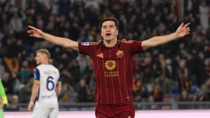 Il Verona battuto con un gol di Shomurodov, la Roma sale al 5° posto