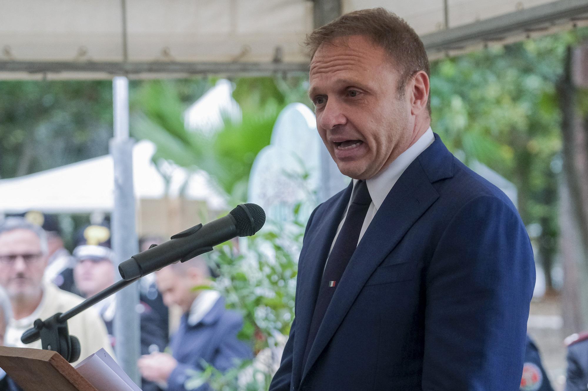 'Il vino nuoce alla salute', Lollobrigida: "Pronti a contestare etichette allarmistiche Belgio"