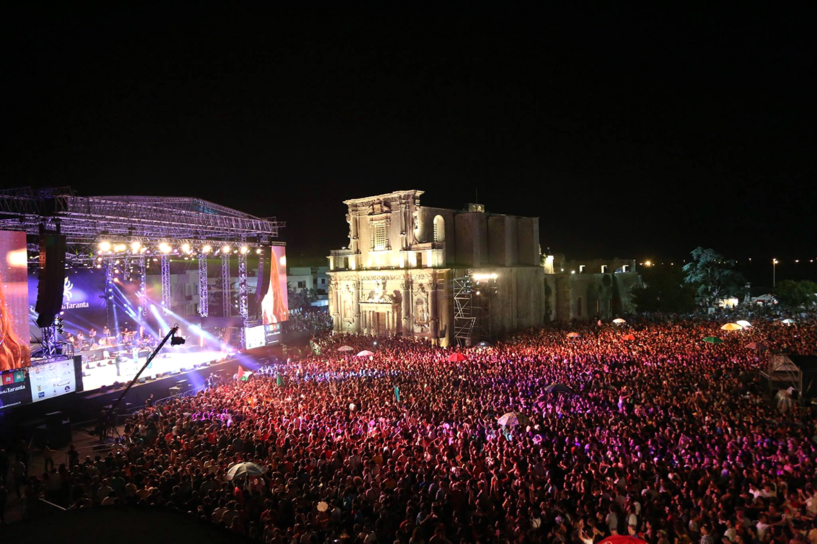 Il concertone finale della «Notte della Taranta» a Melpignano (Lecce)