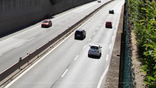 In fuga sulla Pontina con figlia, suoceri le portano via la bimba: arrestati