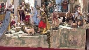 In Senato come alla Camera, presepe stile '700 dello stesso artista (ma La Russa non lo compra)