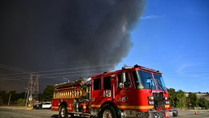Incendi California, fiamme a nord di Los Angeles: 19mila evacuati