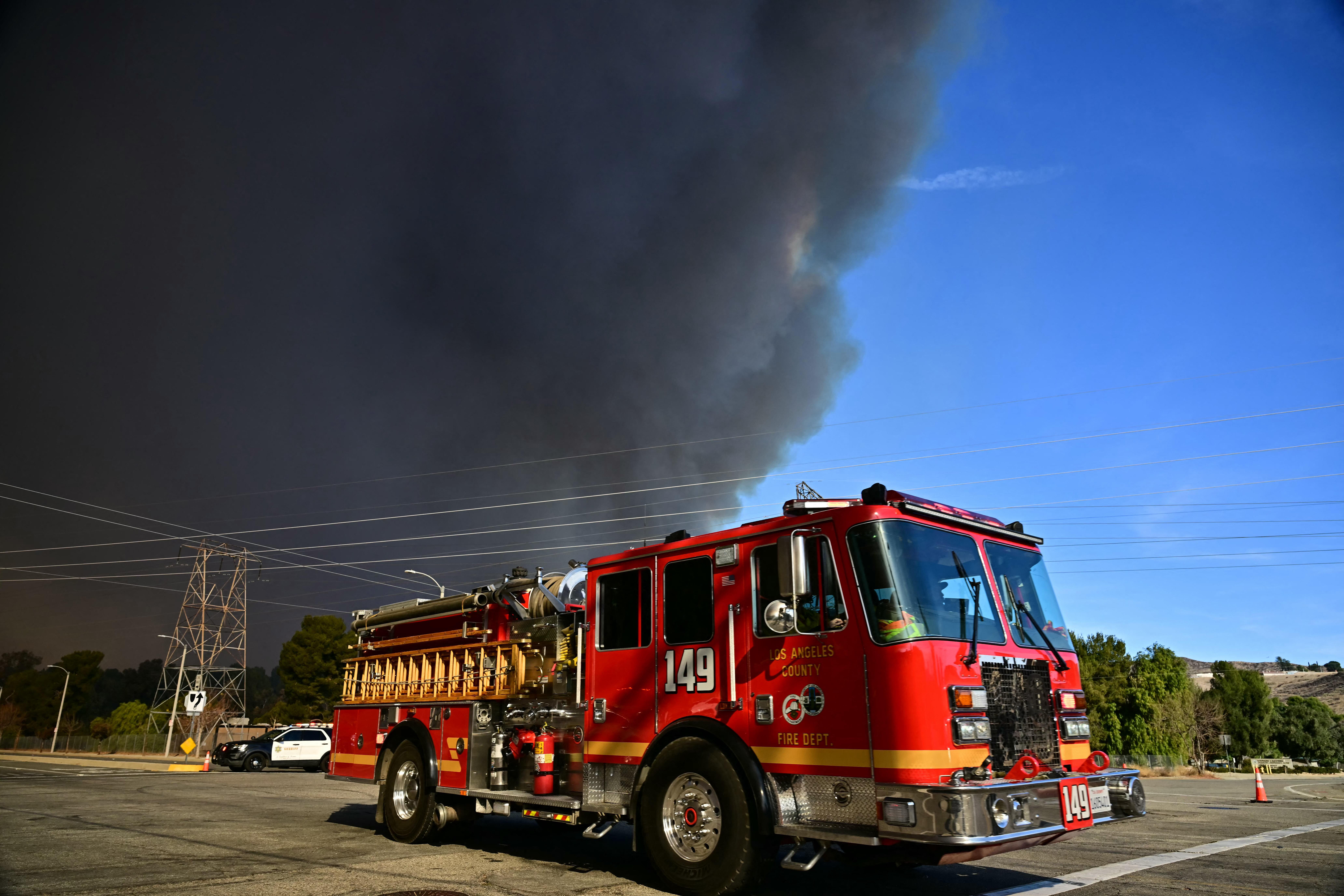 Incendi California, fiamme a nord di Los Angeles: 19mila evacuati