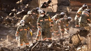 Incendi California, nuova allerta a Los Angeles: previsti venti "estremamente pericolosi"