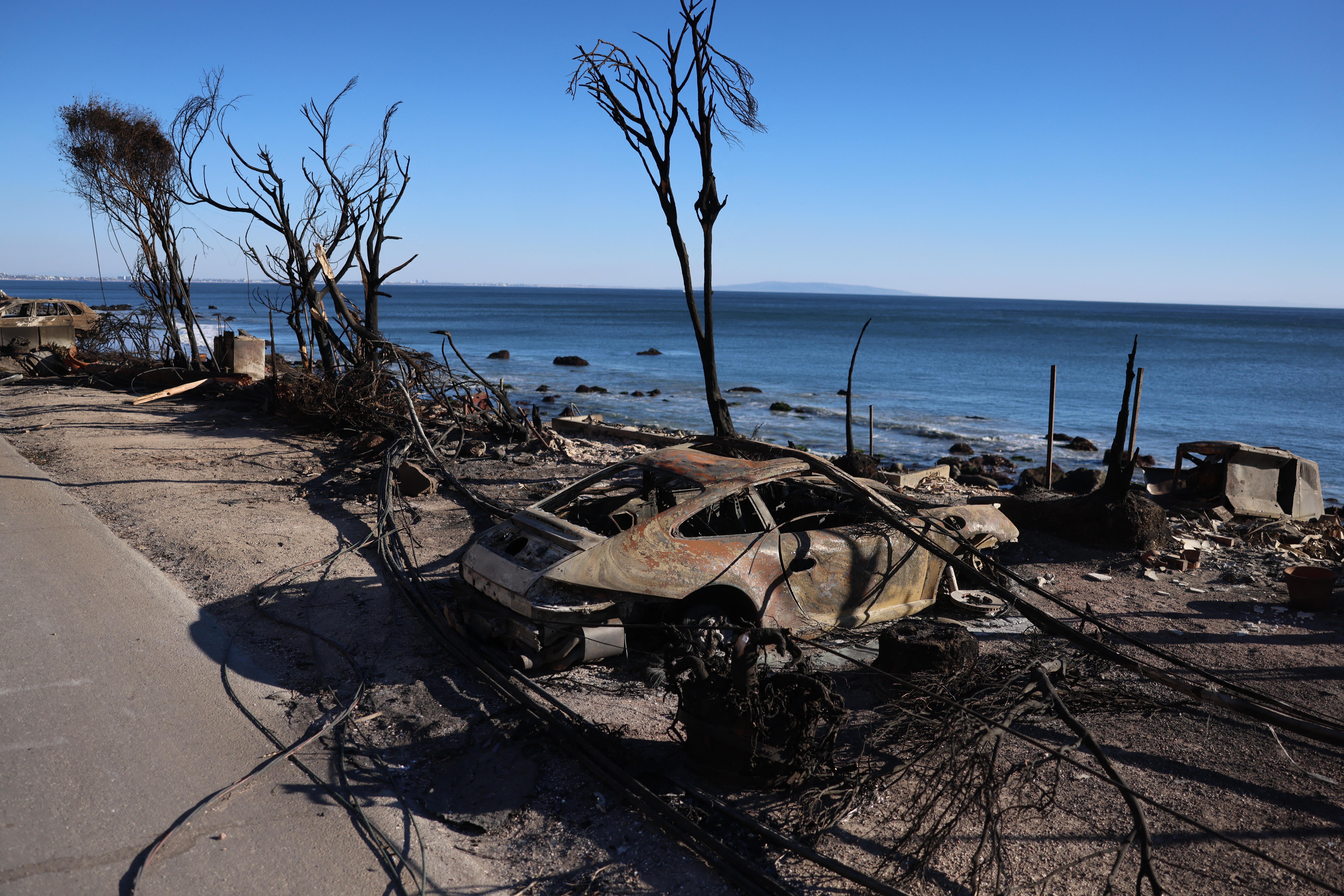 Incendi California, Trump all'attacco: lotta contro natura si trasforma in battaglia politica