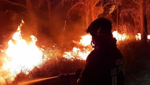 Incendi Sardegna, almeno 3 dolosi: trovati inneschi
