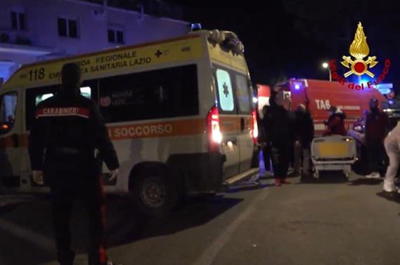 Incendio all'ospedale di Tivoli, le testimonianze: "Odore di bruciato, poi il buio"