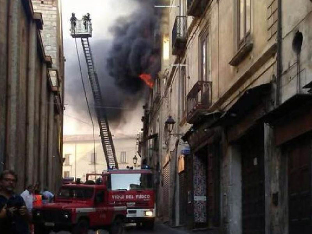 incendio-centro-cosenza